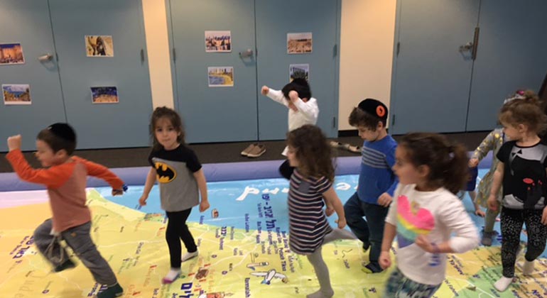 EC students at horwich playing on map of israel